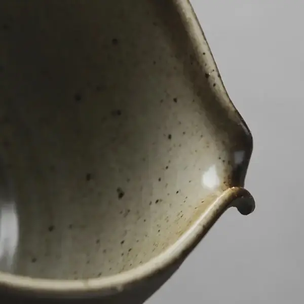 ถ้วยมัทฉะดินเผาก้นหอยมีปากเท 700 มล. รุ่น Fibo